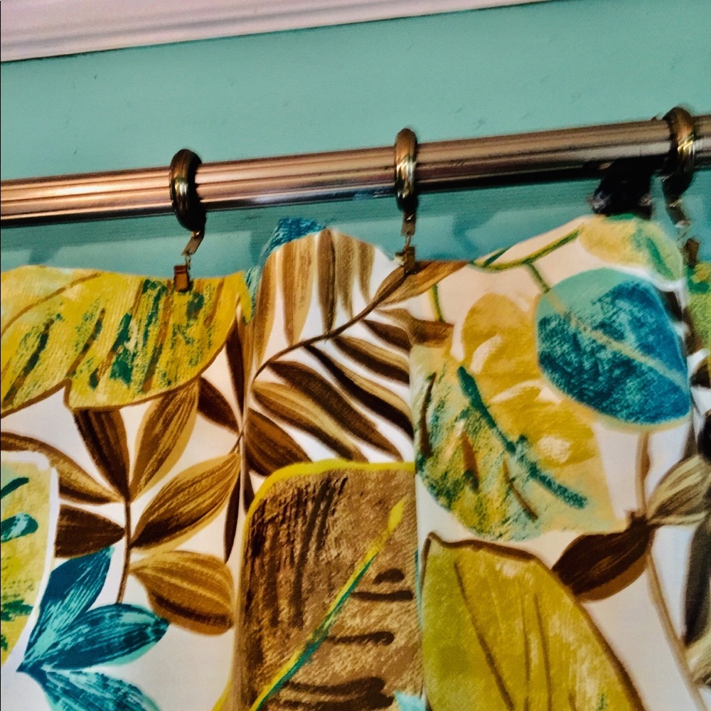 Curtains - Picture 2 of 4